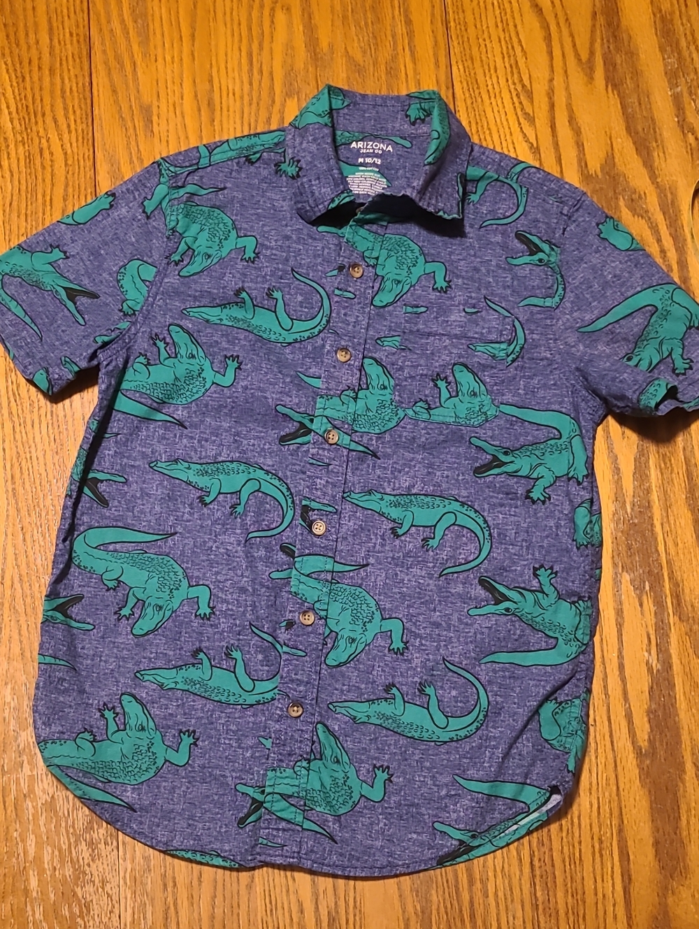 Arizona Jean Company Blue Shirt with Green Alligator Print - Medium